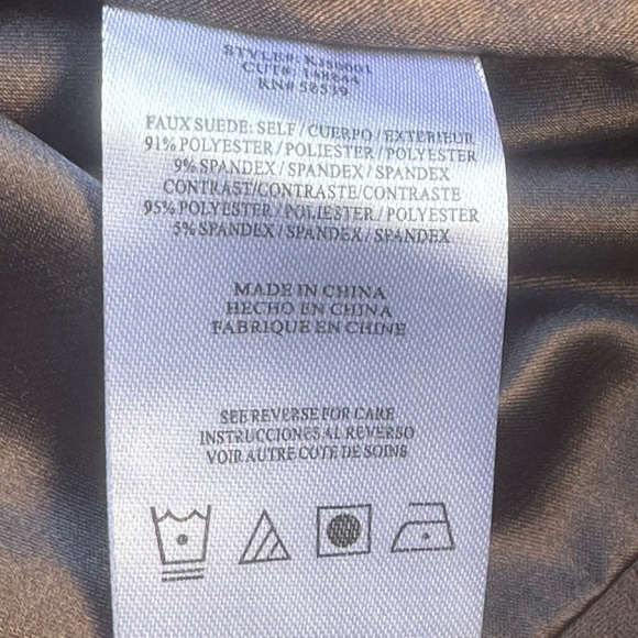 NWT Kut from the Kloth jacket size XS
Pit to pit: 16 1/2”
Length: 22” - Picture 7 of 7